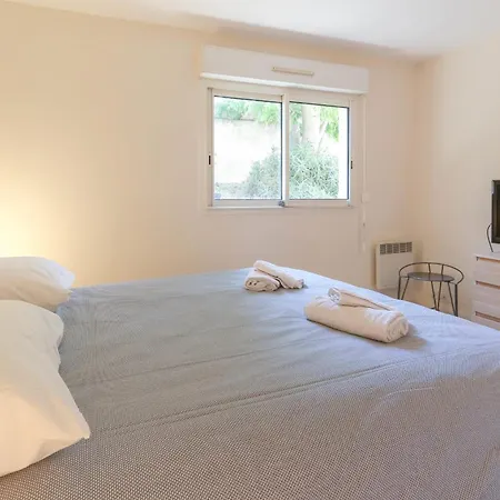 Charming & Bright Flat With Ac Garden 300m And Closed Garage - Benakey *
