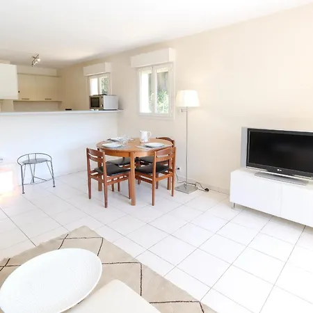 Charming & Bright Flat With Ac Garden 300m And Closed Garage - Benakey Apartment Cannes